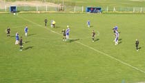 Детаљ са првенствене утакмице 18. кола пролећног дела првенства 2015/16: Трстеник ППТ–Цар Константин (Ниш) 1:1 (1:0); Трстеник 30. март 2016. (Кликни за већу фотографију) ts_fkts16_tbn_pjtlj_s_s