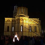 BADNJI DAN: liturgija, osveštenje badnjaka, vatromet i bdenije u porti hrama Svete Trojice u Trsteniku do rođenja Hristovog; Trstenik, 6. januar 2018. god.