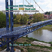 Viseći most-pratimo izgradnju XVIII-deo: Montiranje patosnica-podloga za pod i ogradu, pogled sa visina; Trstenik, 20. april 2019. god.
