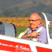 Video sa velikog aero mitinga koji je održan u našem gradu, posvećen je legendarnom akro-pilotu iz Jagodine Miladinu Stevanoviću-Cakanu (1941-2015); Trstenik 25. septembar 2011. god.