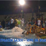 TRSTENIK-DANE NA MORAVI 2016. su zatvorili nadmetanjem najmlađi ribolovci pre podne, a uveče takmičari na gradskom bazenu, IGRAMA NA VODI; Trstenik, 14. avgust 2016. god.
